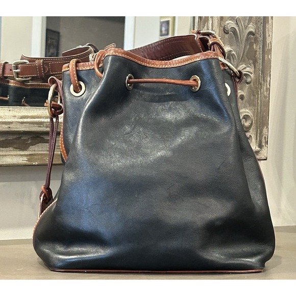 Dooney & Bourke All Weather Drawstring Bucket Bag Black/Tan Vintage AWL w/ Pouch - Picture 6 of 14